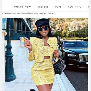 Used once like brand new. Yellow and sparkly heavy material diamond buttons.